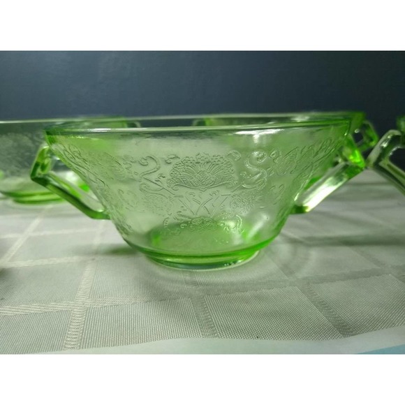 Florentine uranium glass soup bowls and saucers (set of 5) - Picture 5 of 6